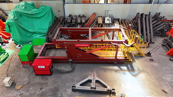 Bulk material handing solution provider-container tilter.jpg
